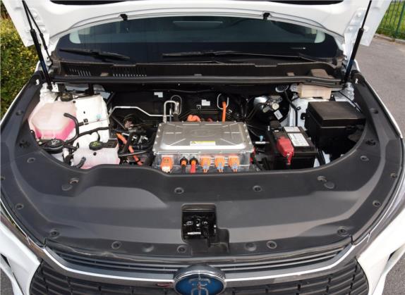 宋MAX新能源 2019款 EV 智行限量版 旗舰型 6座 其他细节类   发动机舱