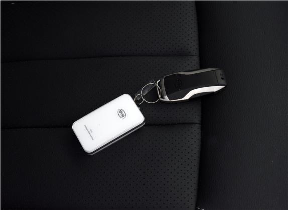 宋MAX新能源 2019款 EV 智行限量版 旗舰型 6座 其他细节类   钥匙