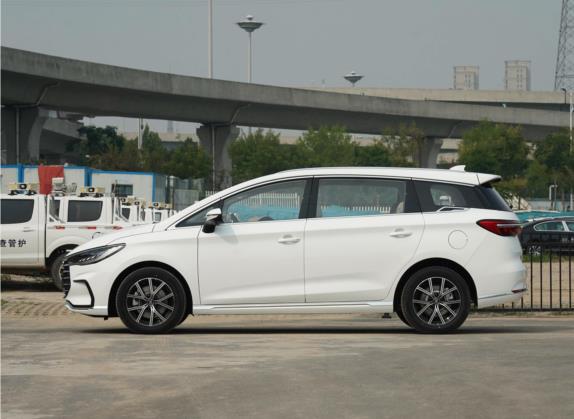 宋MAX新能源 2022款 DM-i 105KM 尊荣型 外观   正侧