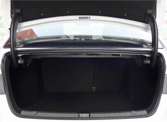 秦Pro 2018款 1.5L 手动智联锋动型 车厢座椅   后备厢