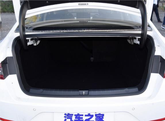 秦Pro 2018款 1.5TI 自动智联锋动型 车厢座椅   后备厢