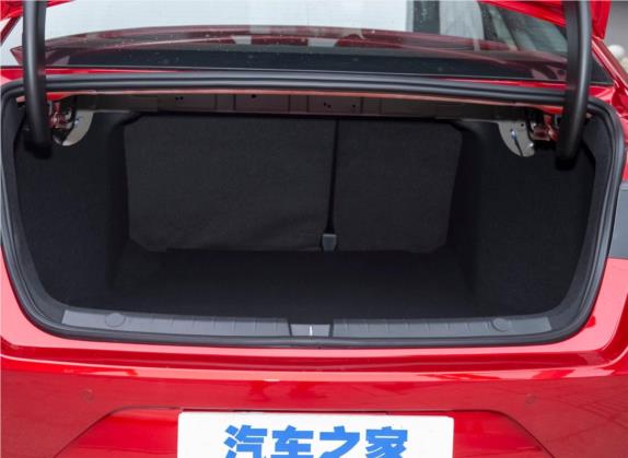 秦Pro 2020款 超越版 1.5TI 自动尊贵型 车厢座椅   后备厢