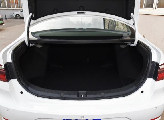 秦 2019款 1.5L 自动尊贵型 车厢座椅   后备厢