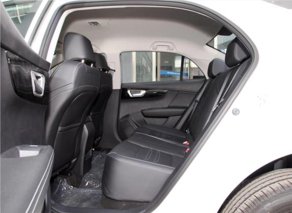 秦 2019款 1.5L 手动舒适型 车厢座椅   后排空间