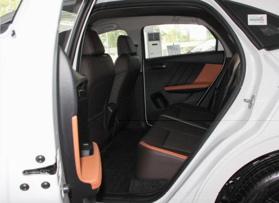 比亚迪e3 2021款 升级版 高续航版 豪华型 车厢座椅   后排空间