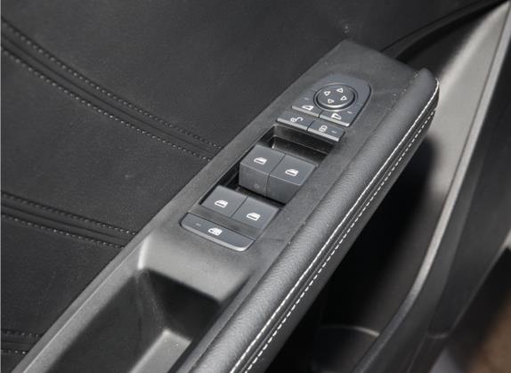 比亚迪e3 2021款 领畅版 车厢座椅   门窗控制