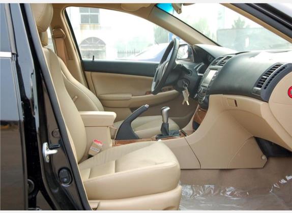 比亚迪F6 2009款 新财富版 2.0L 手动尊贵型 车厢座椅   前排空间