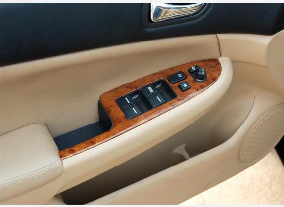 比亚迪F6 2009款 新财富版 2.0L 手动尊贵型 车厢座椅   门窗控制