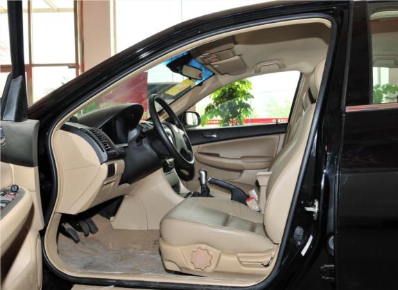 比亚迪F6 2011款 黄金版 1.8L MT豪华型 车厢座椅   前排空间