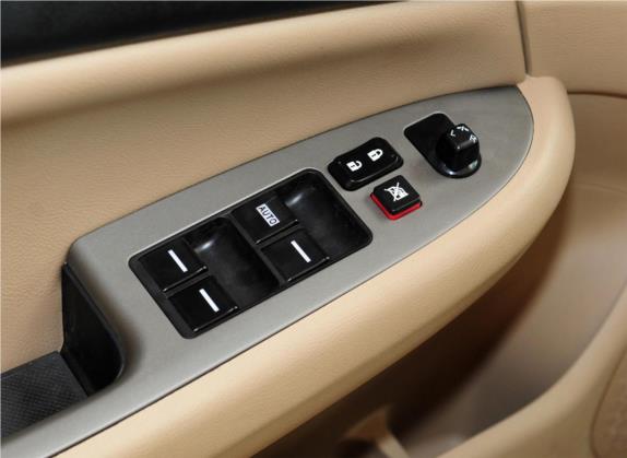 比亚迪F6 2011款 黄金版 1.8L MT豪华型 车厢座椅   门窗控制