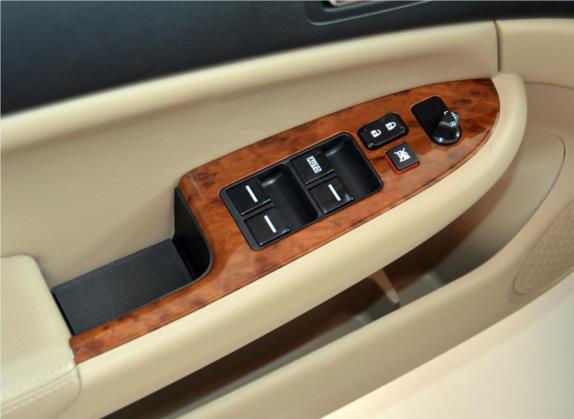 比亚迪F6 2011款 黄金版 1.8L MT尊享型 车厢座椅   门窗控制