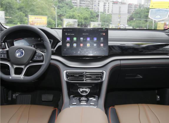 宋PLUS 2020款 1.5T 自动旗舰型 中控类   中控台