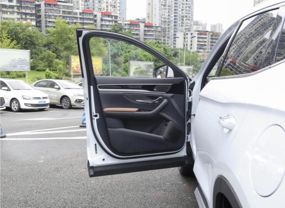 宋PLUS 2020款 1.5T 自动旗舰型 车厢座椅   前门板