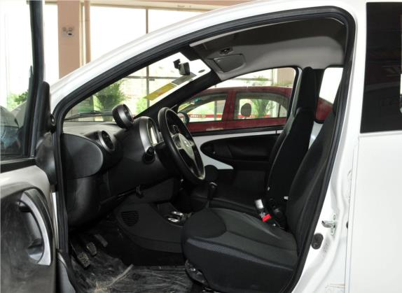 比亚迪F0 2011款 尚酷版 1.0L 悦酷型 车厢座椅   前排空间