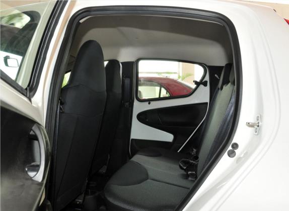 比亚迪F0 2011款 尚酷版 1.0L 悦酷型 车厢座椅   后排空间