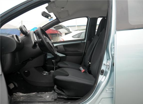 比亚迪F0 2013款 1.0L AMT 铉酷型 车厢座椅   前排空间