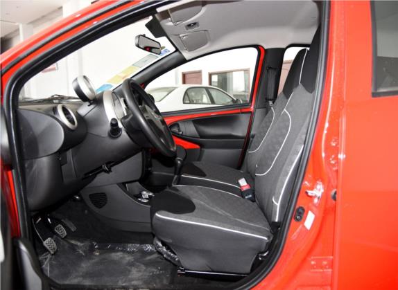 比亚迪F0 2015款 1.0L 悦酷型 车厢座椅   前排空间