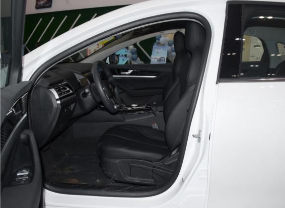 秦PLUS 2021款 EV 400KM 出行版 车厢座椅   前排空间