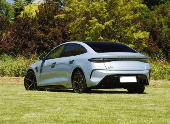 海豹 2022款 700km 长续航后驱版 外观   斜后