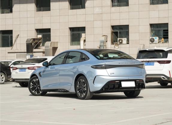 海豹 2022款 550km 标准续航后驱版尊贵型 外观   斜后
