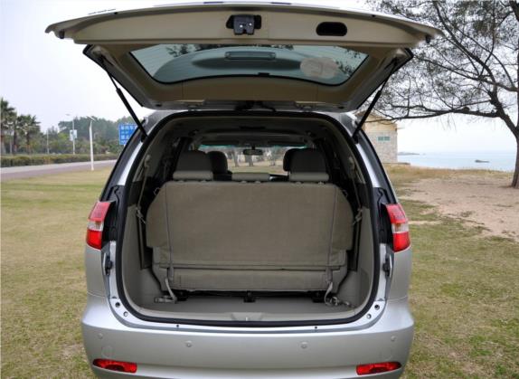 比亚迪M6 2010款 2.0L 手动豪华型 车厢座椅   后备厢