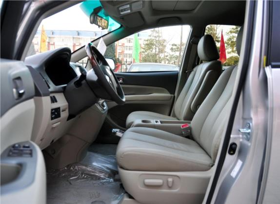 比亚迪M6 2011款 2.0L 手动尊贵型 车厢座椅   前排空间