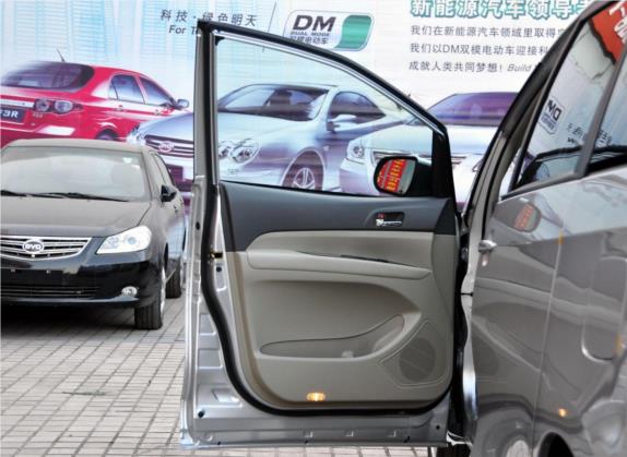 比亚迪M6 2011款 2.0L 手动尊贵型 车厢座椅   前门板