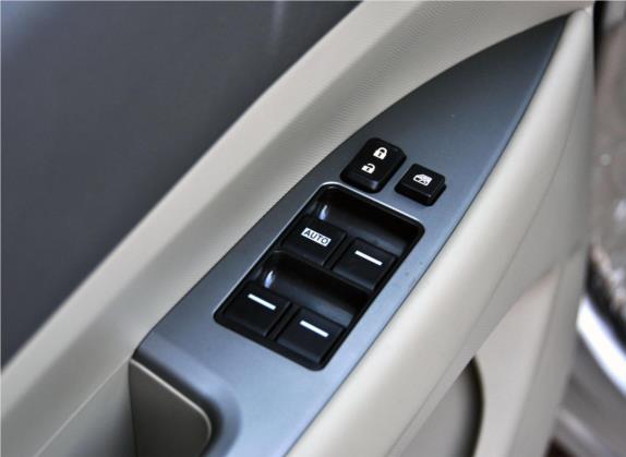 比亚迪M6 2011款 2.0L 手动尊贵型 车厢座椅   门窗控制