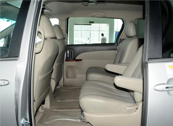比亚迪M6 2013款 2.4L 手动尊贵型 车厢座椅   后排空间