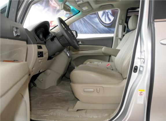 比亚迪M6 2013款 2.4L 自动尊贵型 车厢座椅   前排空间