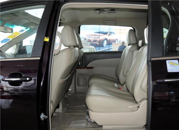比亚迪M6 2013款 2.4L 手动豪华型 车厢座椅   后排空间