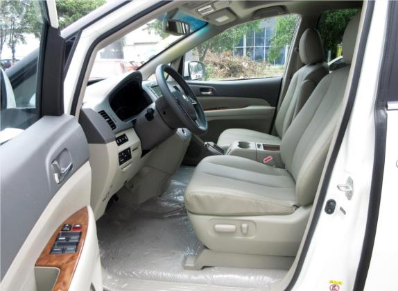 比亚迪M6 2015款 2.4L 自动尊贵版 车厢座椅   前排空间