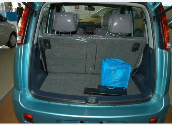 爱迪尔 2004款 1.1L 车厢座椅   后备厢