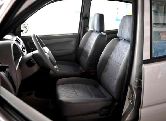 爱迪尔 2011款 A+ 1.0L 手动标准型 车厢座椅   前排空间