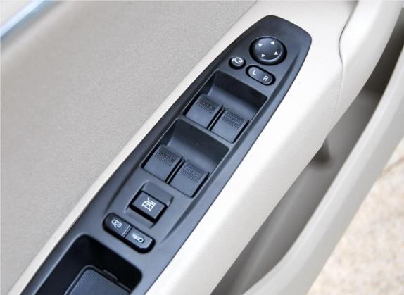 奔腾B90 2012款 2.0L 自动舒适型 车厢座椅   门窗控制