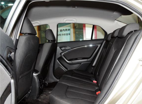 奔腾B90 2012款 2.0L 手动舒适型 车厢座椅   后排空间
