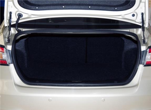 奔腾B90 2012款 2.0L 手动舒适型 车厢座椅   后备厢