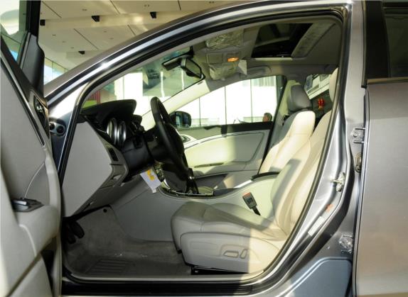 奔腾B90 2012款 2.0L 手动豪华型 车厢座椅   前排空间