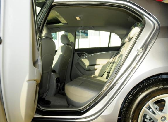 奔腾B90 2012款 2.0L 手动豪华型 车厢座椅   后排空间