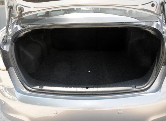 奔腾B90 2014款 1.8T 自动舒适型 车厢座椅   后备厢