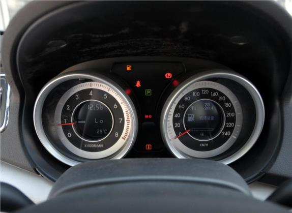 奔腾B90 2014款 1.8T 自动舒适型 中控类   仪表盘