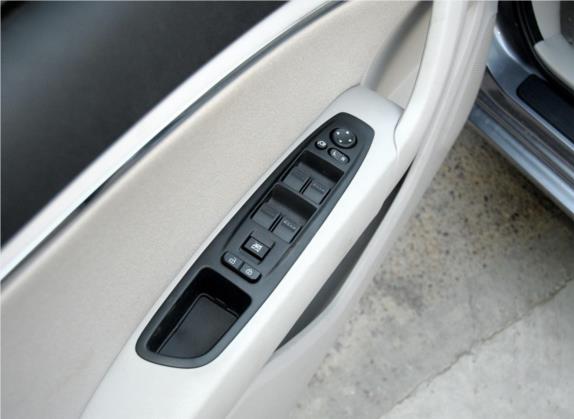 奔腾B90 2014款 1.8T 自动舒适型 车厢座椅   门窗控制