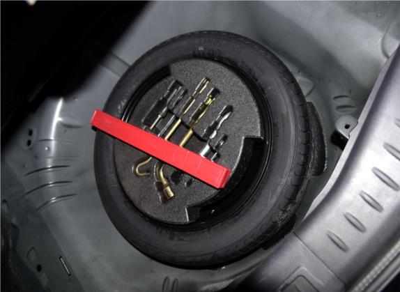 奔腾B90 2015款 1.8T 自动舒适型 其他细节类   备胎