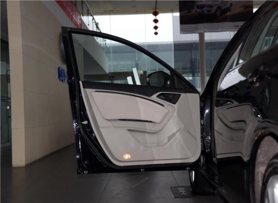 奔腾B90 2015款 1.8T 自动舒适型 车厢座椅   前门板