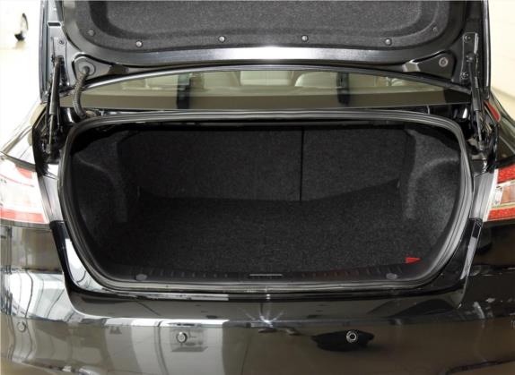 奔腾B90 2015款 1.8T 自动豪华型 车厢座椅   后备厢