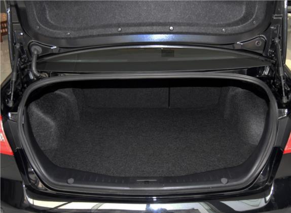 奔腾B90 2016款 十周年纪念版 1.8T 自动豪华型 车厢座椅   后备厢