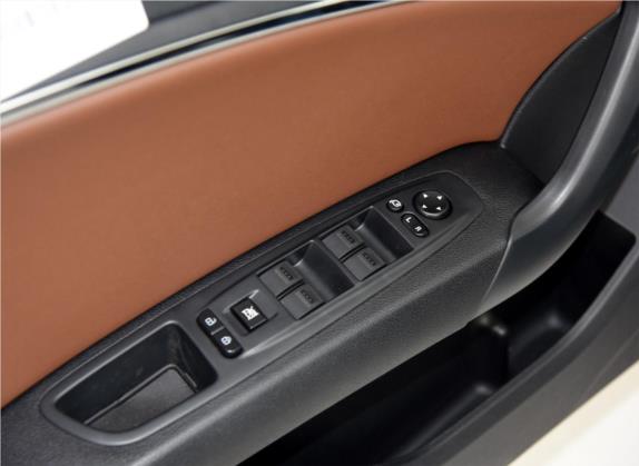 奔腾B90 2016款 十周年纪念版 1.8T 自动豪华型 车厢座椅   门窗控制