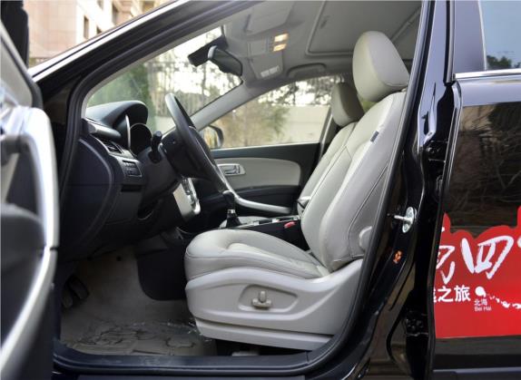 奔腾X80 2013款 2.0L 手动豪华型 车厢座椅   前排空间