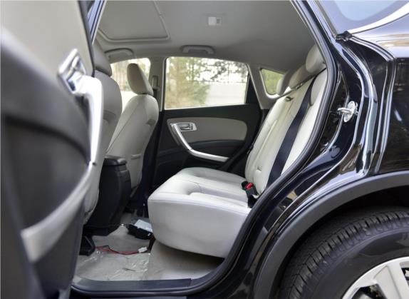 奔腾X80 2013款 2.0L 手动豪华型 车厢座椅   后排空间