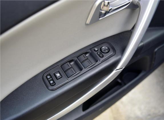 奔腾X80 2013款 2.0L 手动豪华型 车厢座椅   门窗控制